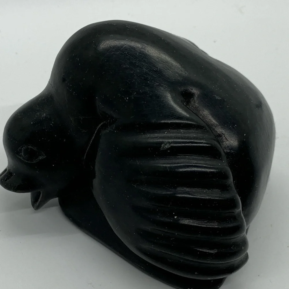 Vintage Figurative Canadian Eskimo Art Inuit Canada Soapstone Carving of Seal  - Picture 4 of 8